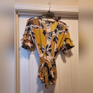 Luxology Sz S floral ruffle sleeve blouse with sash.
